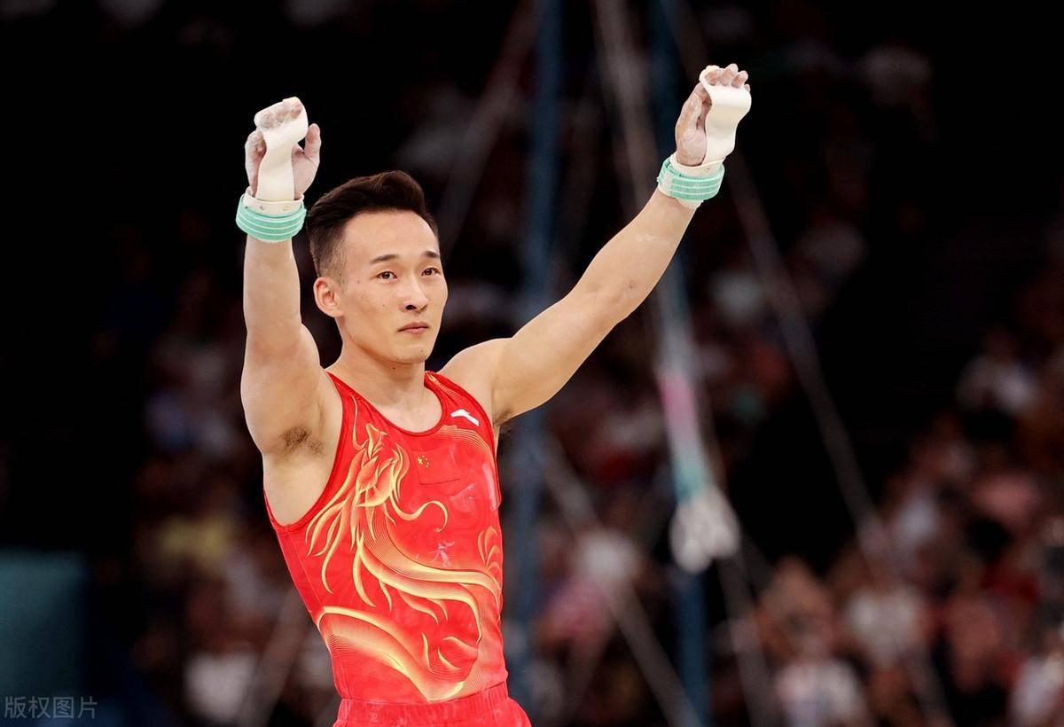 体操赛场上神技惊艳全场，中国选手硬是夺金